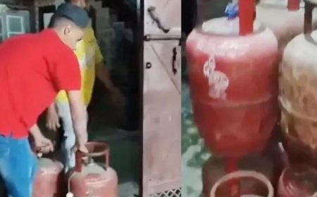 गैस संकट के बीच बड़ा खुलासा! नेता के घर से मिले 55 भरे LPG सिलेंडर, जमाखोरी के शक ने मचाया हड़कंप
