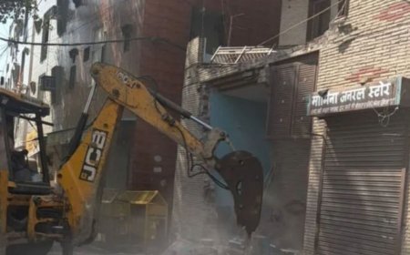 उत्तम नगर हत्याकांड में बड़ी कार्रवाई, आरोपी निजामुद्दीन के घर चला बुलडोजर