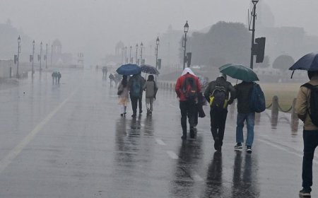 अप्रैल में ठंड का रिटर्न! 3 साल का सबसे ठंडा दिन, बारिश से बदला दिल्ली-NCR का मिजाज
