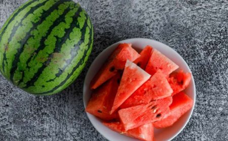 99% लोग कर रहे ये बड़ी गलती! तरबूज खाने का गलत तरीका बन सकता है बीमारी की वजह